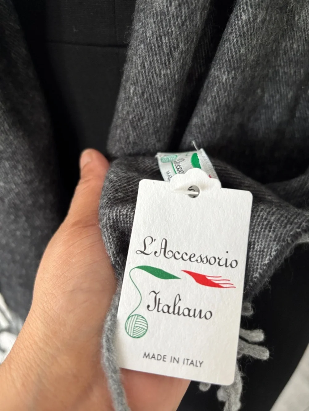 L accesorios italiano Charcoal Gray Fringe Wrap Scarf
